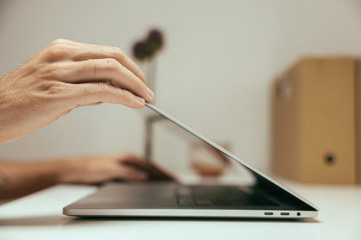Digital Detox: How to Unplug in a Hyperconnected World
